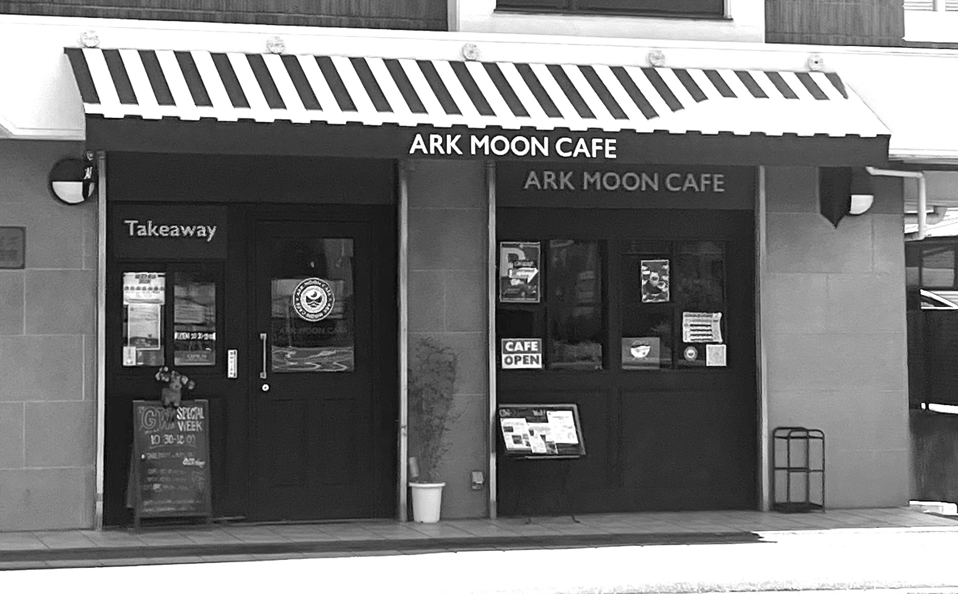 街角の小さな“カフェ”からごあいさつ